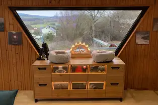 Schallplattenschrank passend zum Panoramafenster Plattenschrank an Fenster angepasst