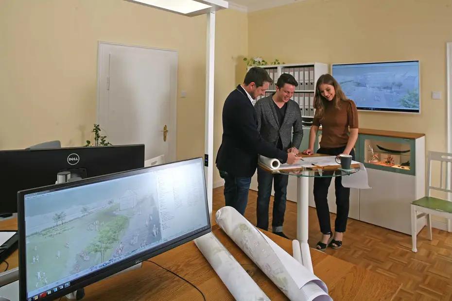 Büro der Brüder Siomon mit Anika