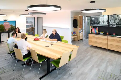 An geteilten Konferenztischen kann die Größe individuell angepasst werden An geteilten Konferenztischen kann die Größe individuell angepasst werden