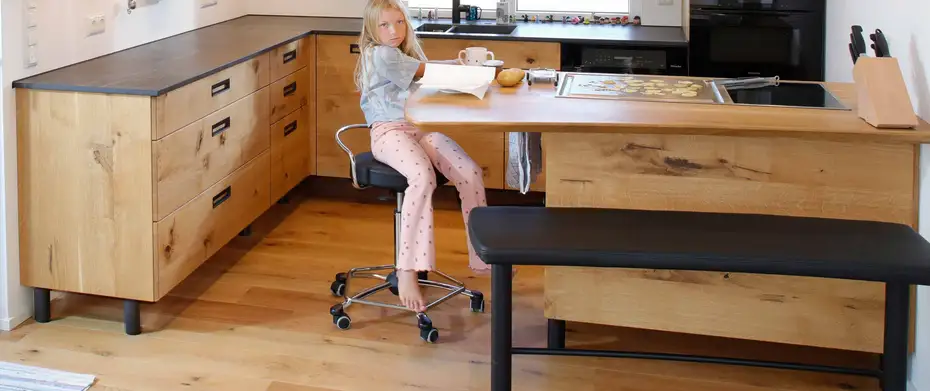 Hygienische und ästhetische Gründe sprechen für Küchen auf Füßen