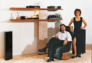 Hifi-REgal aus Nussbaum mit Stein Hifi-REgal aus Nussbaum mit Stein