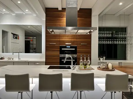 Kochinsel mit Arbeitsplatte aus Keramik in Miami