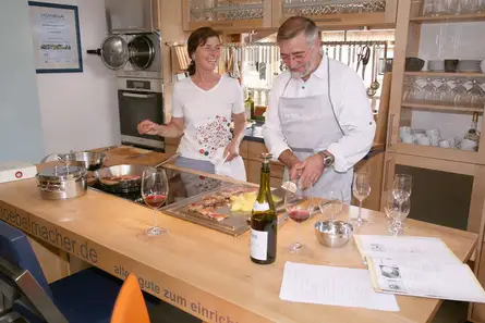 Familie Schaller testet den Tepan Yaki in unserer Ausstellungsküche