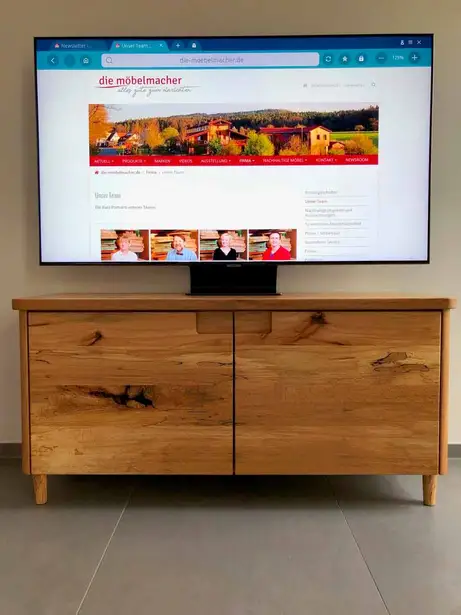 Schlichtes TV-Möbel in Buche Schlichtes TV-Möbel in Buche