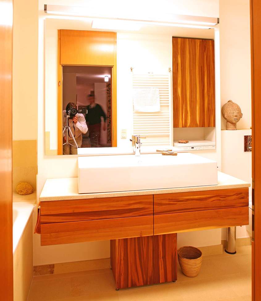 Badezimmer aus massivem Holz: Die Möbelmacher