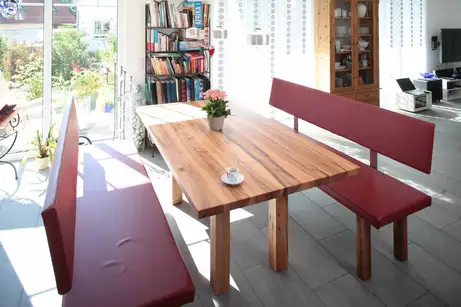 Massive Elsbeere und rotes Leder Massive Elsbeere und rotes Leder