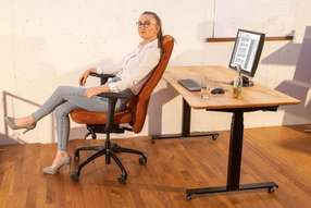 Rollbarer Schreibtisch und Haider Bürostuhl