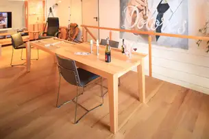 Ausziehtisch mit integrierten Ergänzungsplatten in Buche Ausziehtisch mit integrierten Ergänzungsplatten in Buche