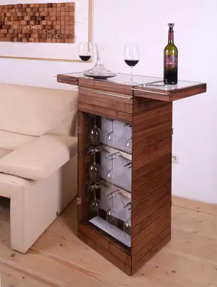 Weinschrank aus Nussbaum Barschrank als Meisterstück aus Nussbaum