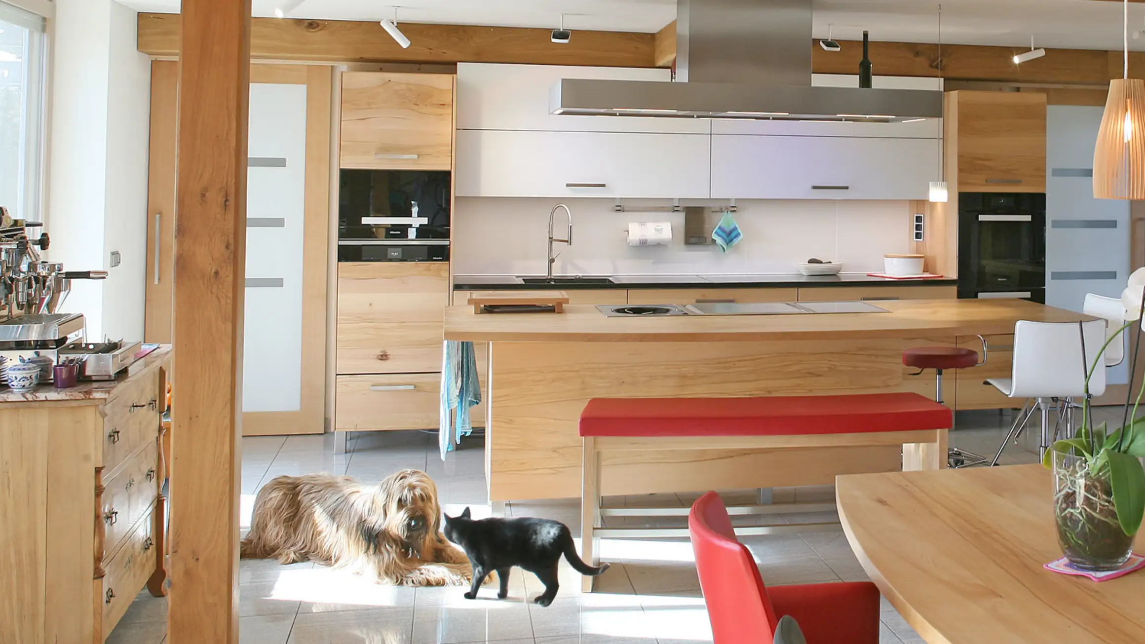 Massivholzküche mit perfekter Sous Vide Ausrüstung Massivholzküche mit perfekter Sous Vide Ausrüstung