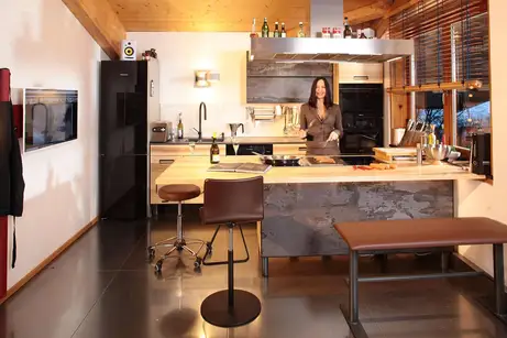 Dekton Keramik Trilium auf Massivholzküche aus Esche Dekton Keramik Trilium auf Massivholzküche aus Esche