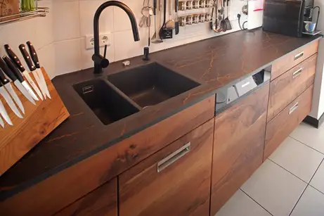 Arbeitsplatte aus unkaputtbarer gesinterter Keramik, die Spüle aus Laborkeramik Arbeitsplatte aus unkaputtbarer gesinterter Keramik, die Spüle aus Laborkeramik