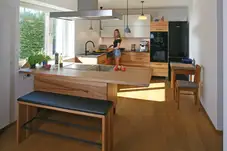 Holz-Wangengestell mit Fußrelingrahmen