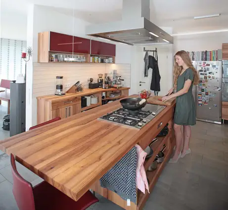 Kochinsel in Elsbeere massiv Kochinsel in Elsbeere massiv