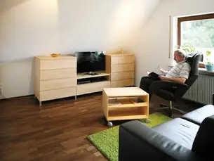 Fernsehzimmer mit Schlafsofa