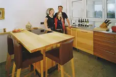 Vollpolsterstühle mit Holzgestell 