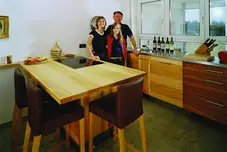 Vollpolsterstühle mit Holzgestell 