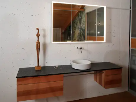 Massivholzwaschtisch in Speierling Massivholzwaschtisch in Speierling