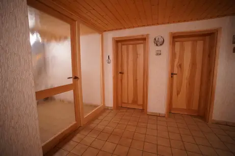 Mit viel Liebe verleimte verleimte Massivholzmaserung 