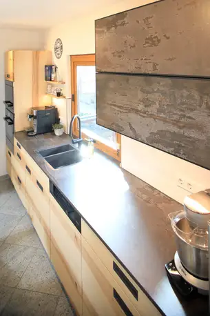 Oberschranktür aus Keramik 