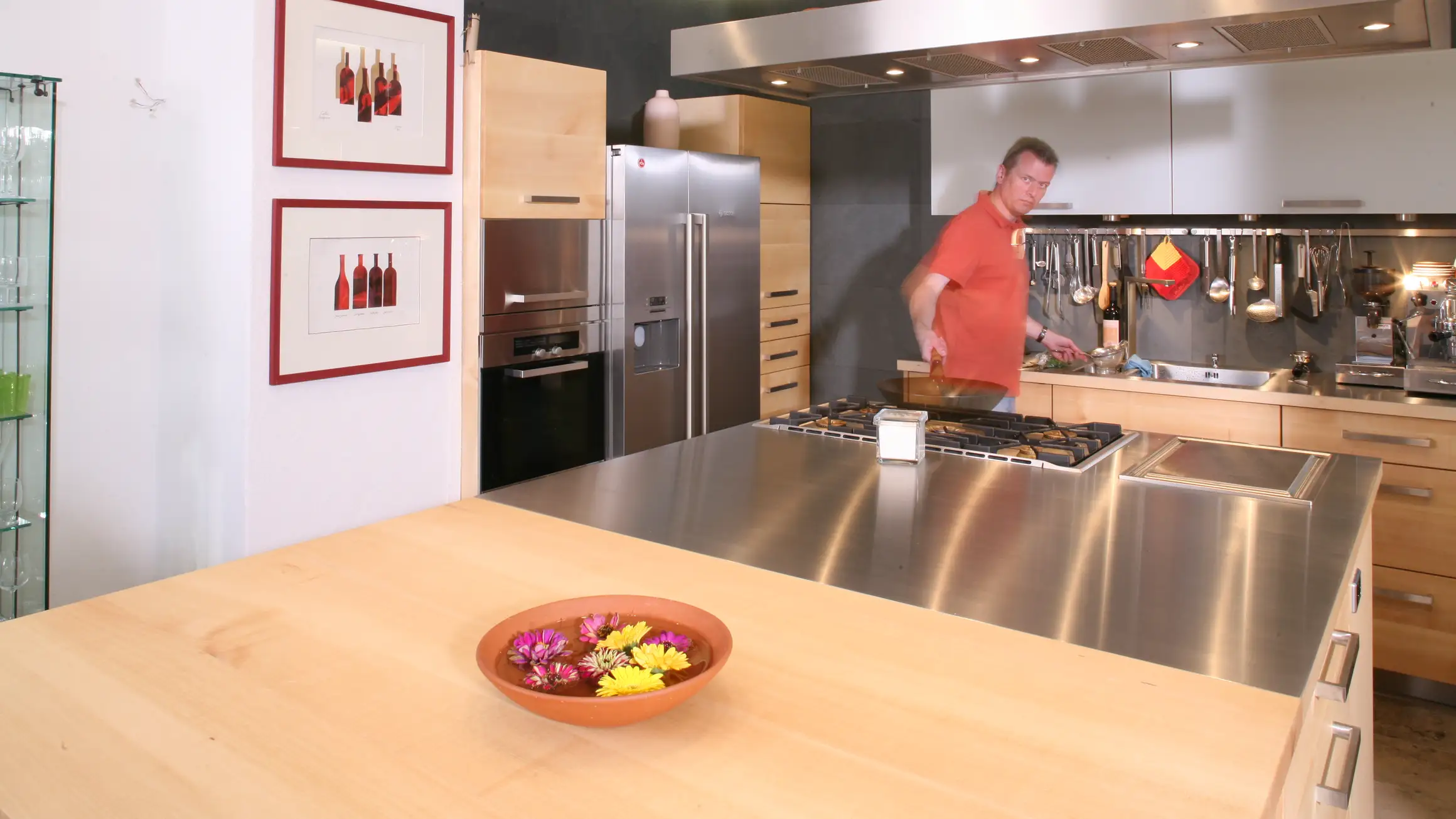 Ahornküche mit Edelstahlarbeitsplatten von Familie Maly Ahornküche mit Edelstahlarbeitsplatten von Familie Maly