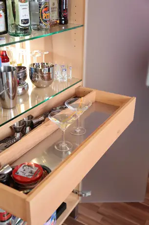 Edelstahlboden in der Mixschublade Edelstahlboden in der Mixschublade