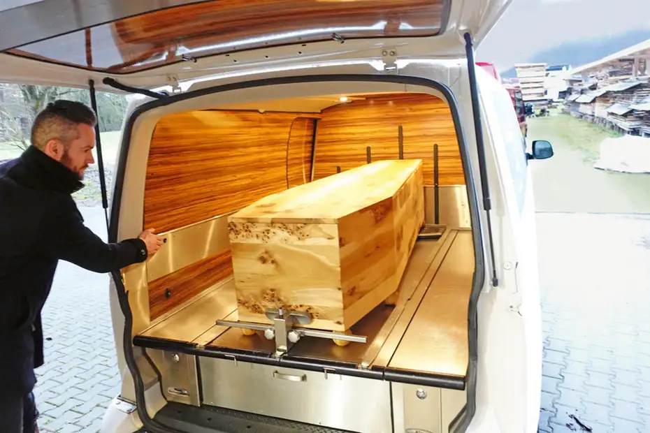 Sie können auch einen Holzsarg bei uns kaufen Sie können auch einen Holzsarg bei uns kaufen