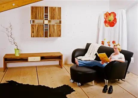 Phonomöbel aus Nussbaum und ahorn Phonomöbel aus Nussbaum und ahorn