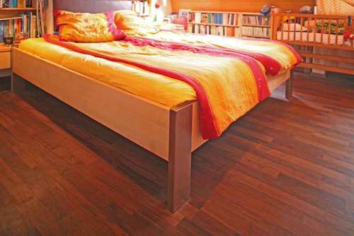 Schlafzimmer aus regionalem Massivholz 2006-9: Die Möbelmacher