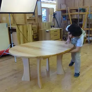 Ausziehtisch in rund und Buche Ausziehtisch in rund und Buche