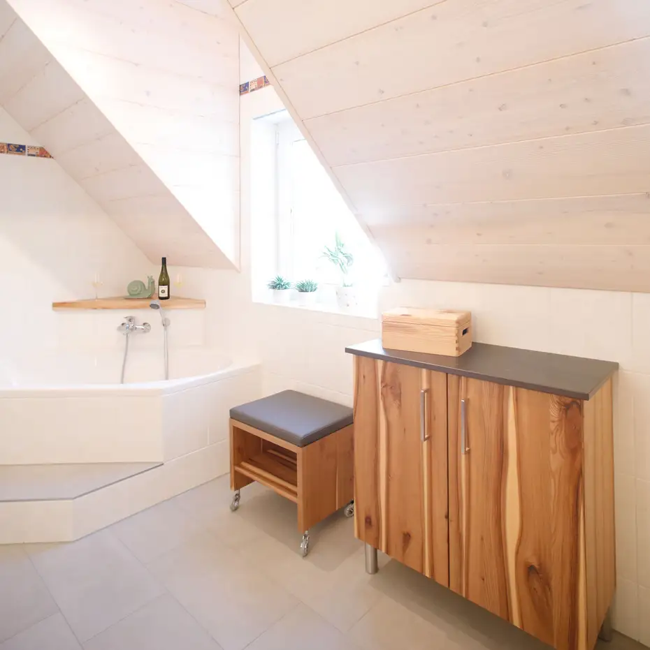 Rüsterkommode mit Keramikplatte 