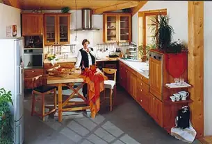 Ehemalige Ausstellungsküche in Kirchbaum mit raffinierter Kücheninsel