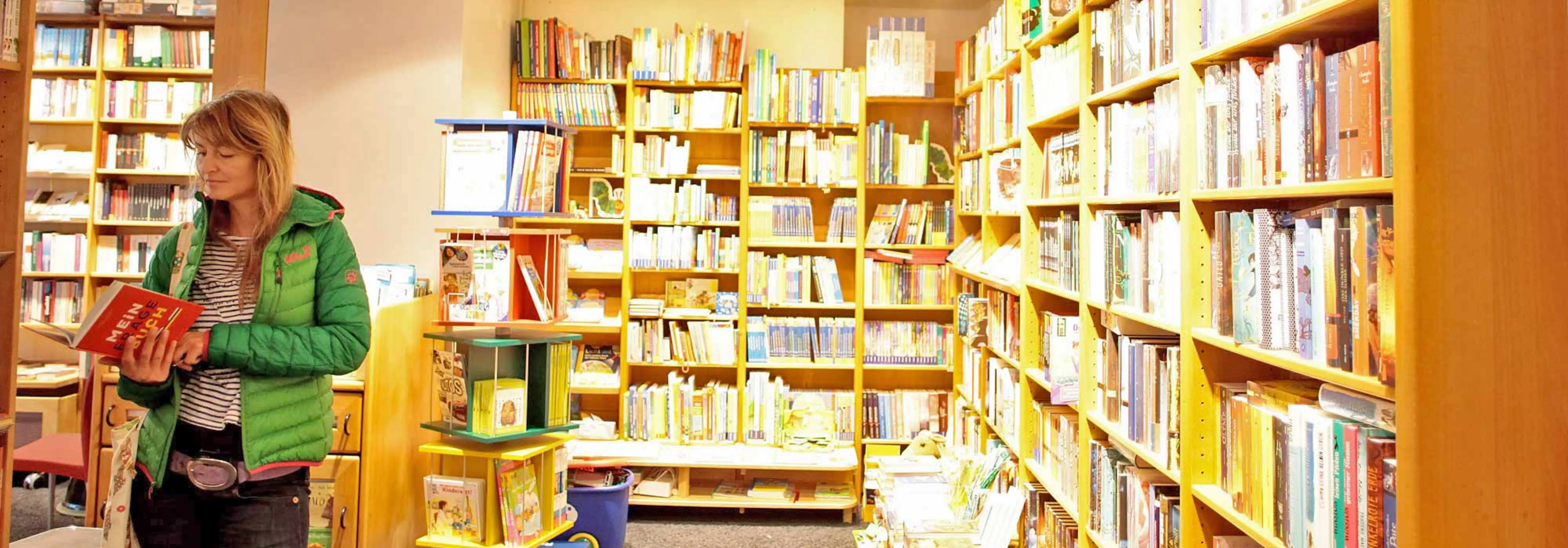 Bücherregale aus Massivholz