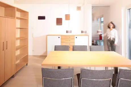 Bücherregal in Containerbauweise 