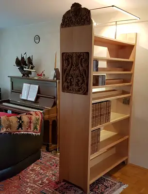 Regalkombination aus alt und neu