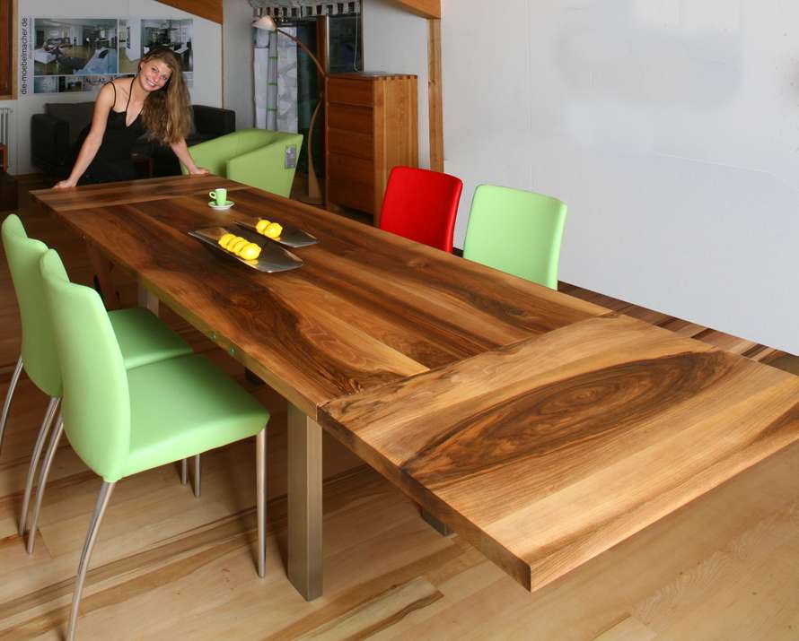 Massivholztisch aus fränkischem Nussbaum mit Ansteckplatten 