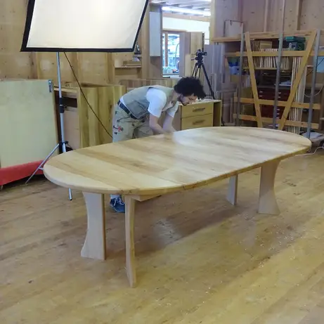 Striptease-Table in Buche Striptease-Table in Buche