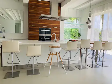 Kochinsel mit Metallfronten aus pulverbeschichtetem Blech 