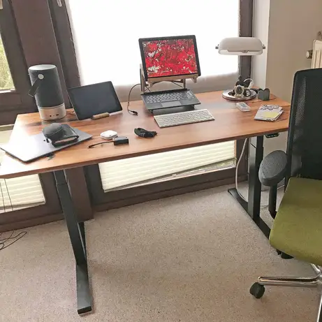 Apfelbaumschreibtisch mit schräger Kante Apfelbaumschreibtisch mit schräger Kante