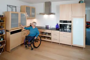 Barrierefreie Küche für Rollstuhlfahrerin Barrierefreie Küche für Rollstuhlfahrerin