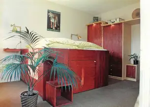 Lasiert mit rotem Naturharzöl Lasiert mit rotem Naturharzöl