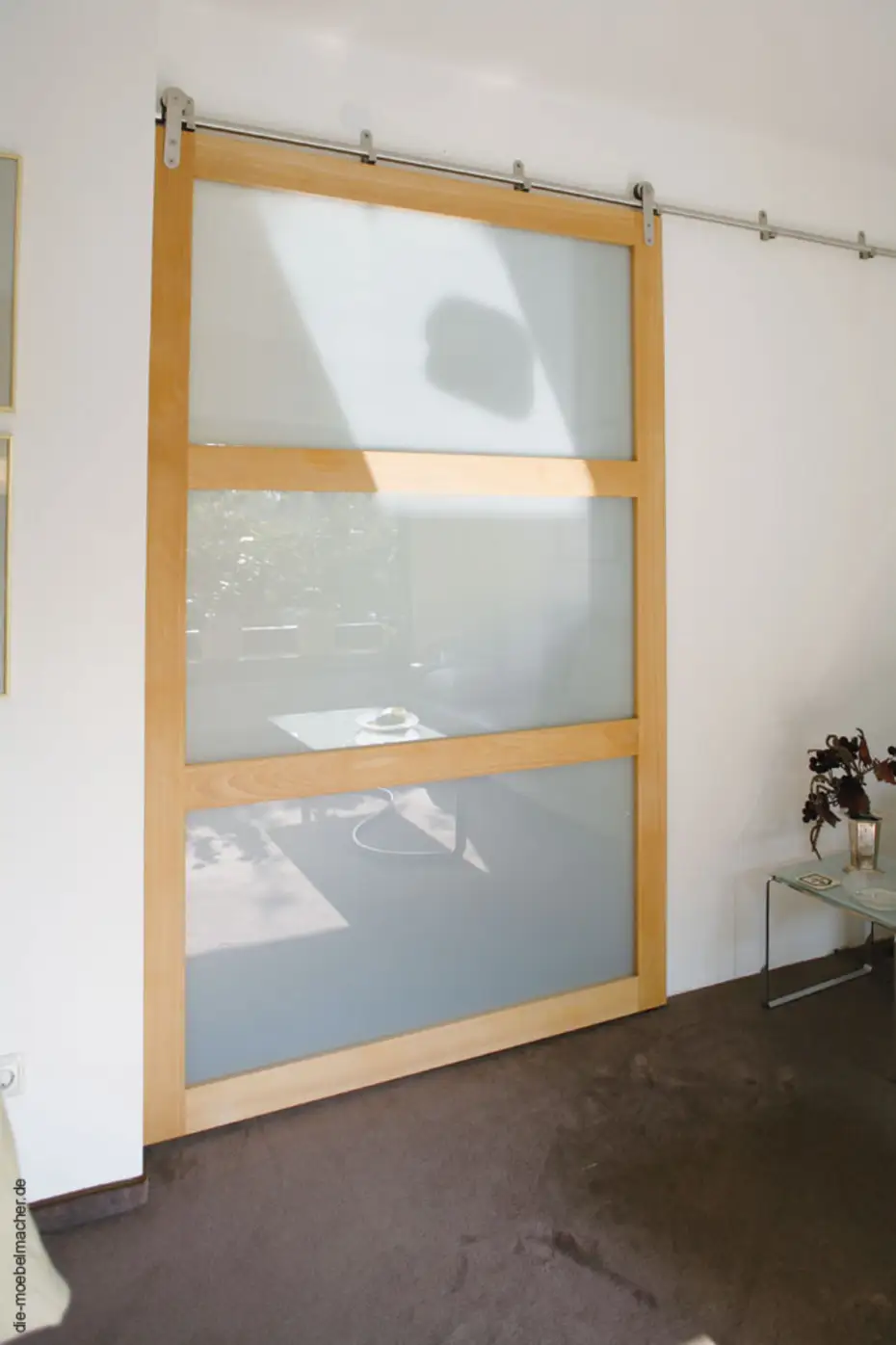 Massivholz-Schiebtür mit Glasfüllung