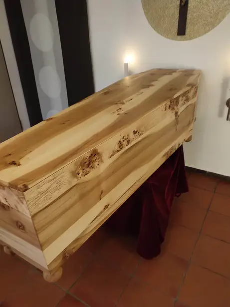 Westernsarg aus Ulme Westernsarg aus Ulme