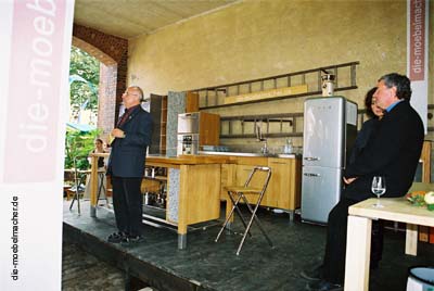 F1030003