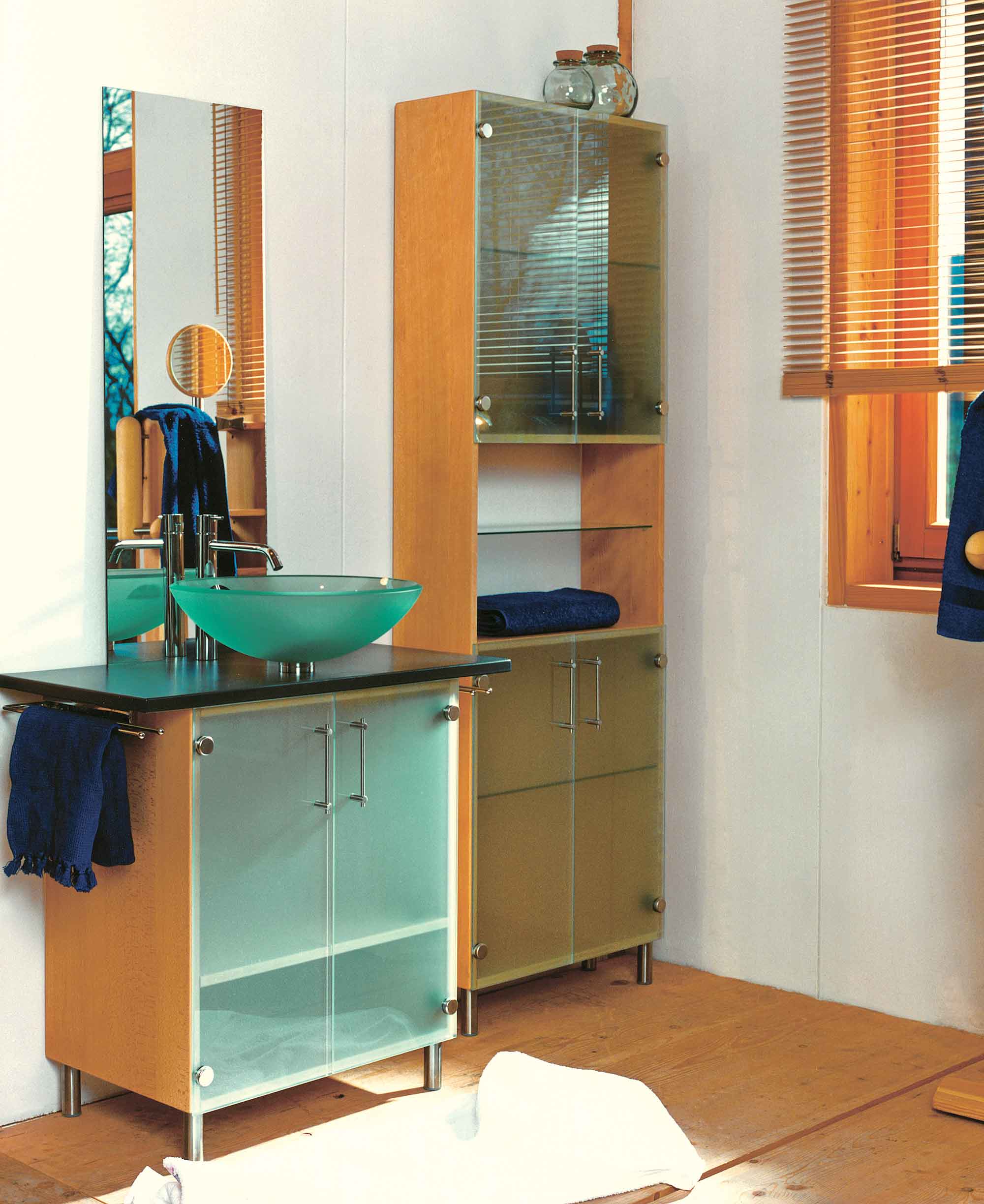 Badezimmer aus massivem Holz: Die Möbelmacher