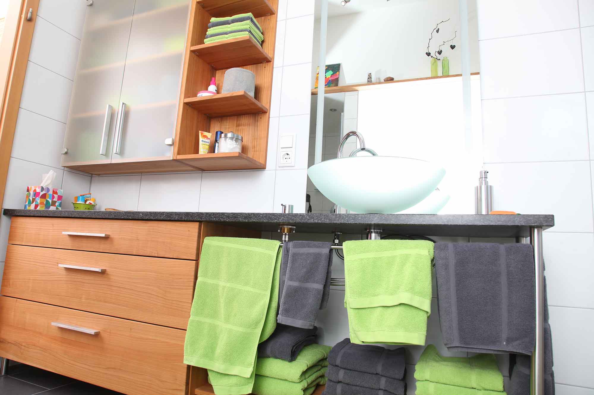 Badezimmer aus massivem Holz: Die Möbelmacher